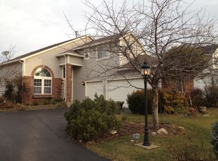 1192 Hillcrest Ln, Woodridge, IL 60517