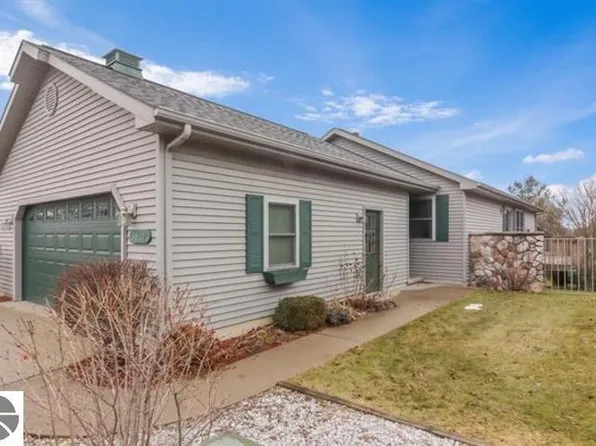3819 Creekside Dr, Traverse City, MI 49684