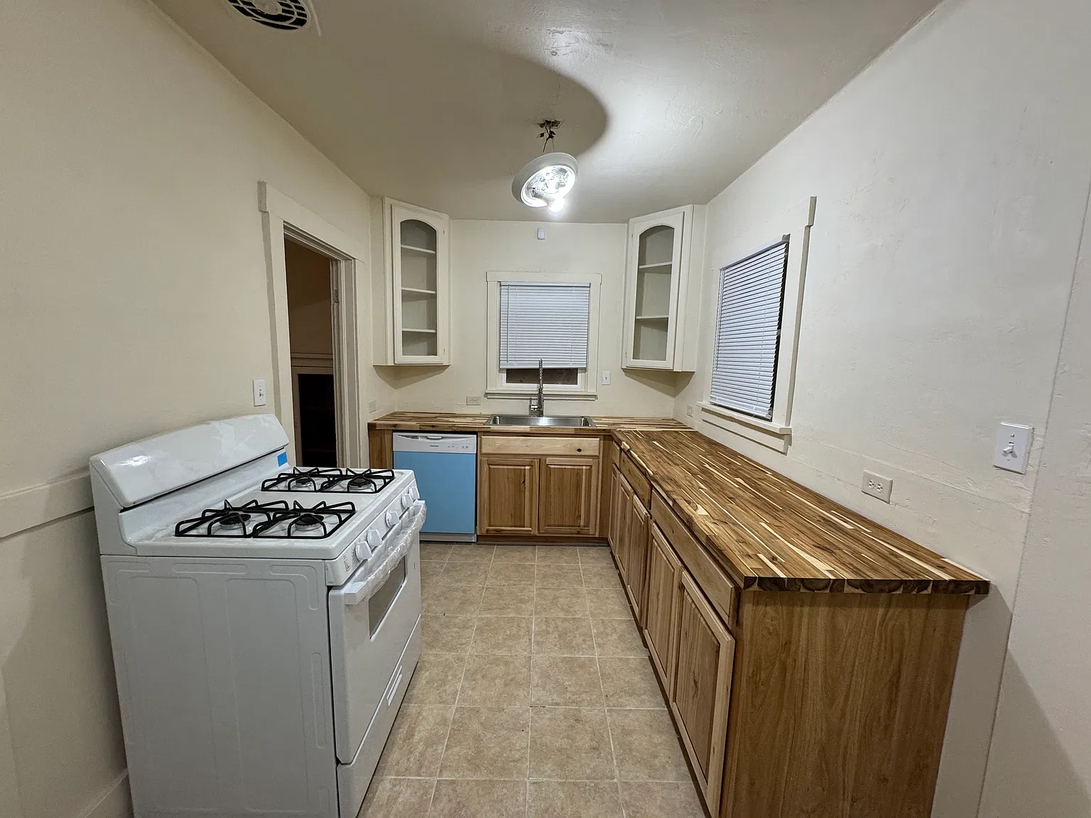 2 bed, 816 sqft, $1,750 — Photo 3