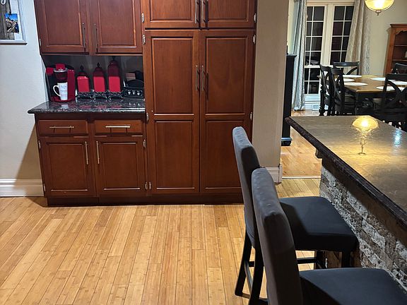 5th image of 502 W Hunts Rd