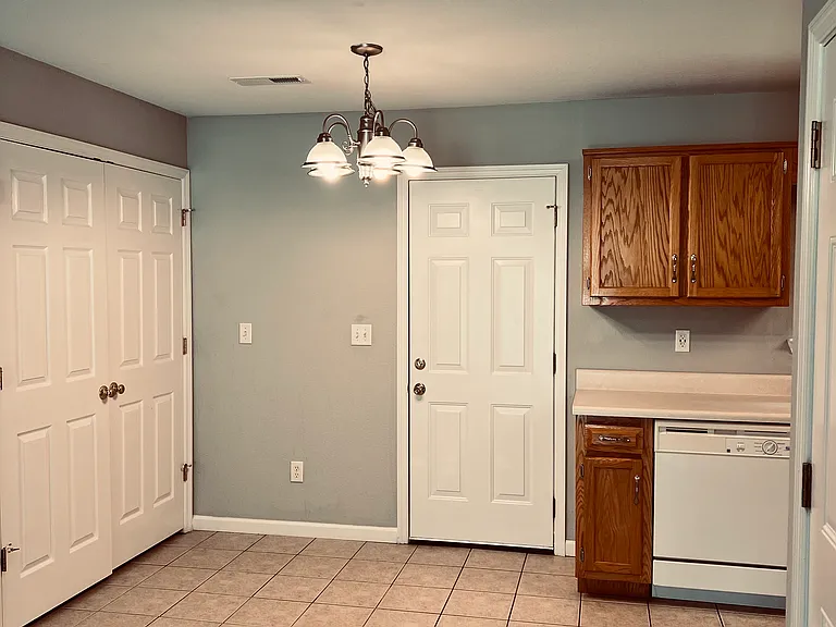 389 Pinewood Dr — Photo 13