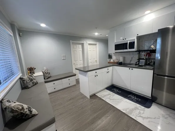 148 W 48th Ave, Vancouver, BC V5Y 2Y7