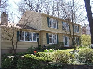 850 Old State Rd, Berwyn, PA 19312