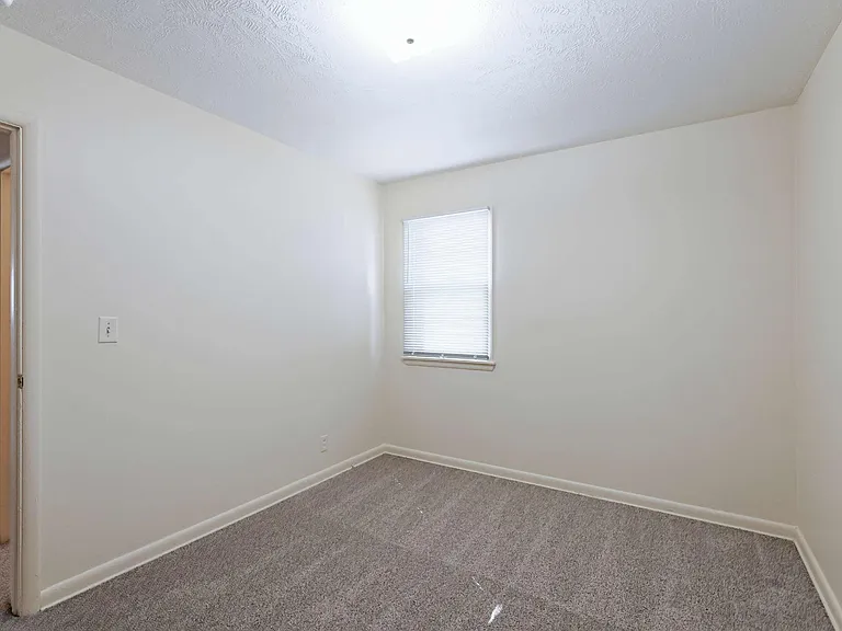 4010 Lewis Ave — Photo 13