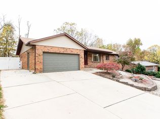 388 Westglen Dr, Glen Carbon, IL