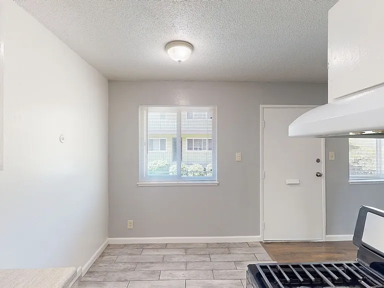 5550 Central Ave — Photo 7