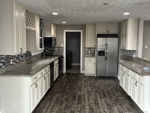 5th image of 2808 Beachmont Ave