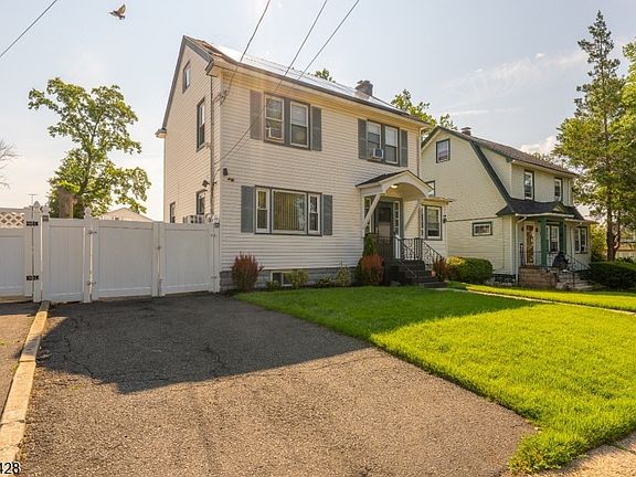 3rd image of 331 Thompson Avenue