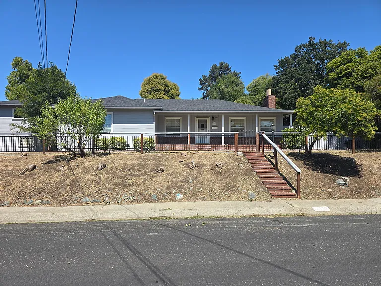 2090 Esperanza Dr — Photo 1