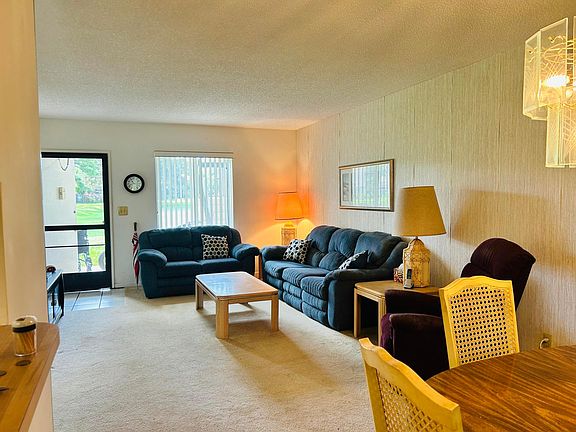 4th image of 6489 Chasewood Drive #D