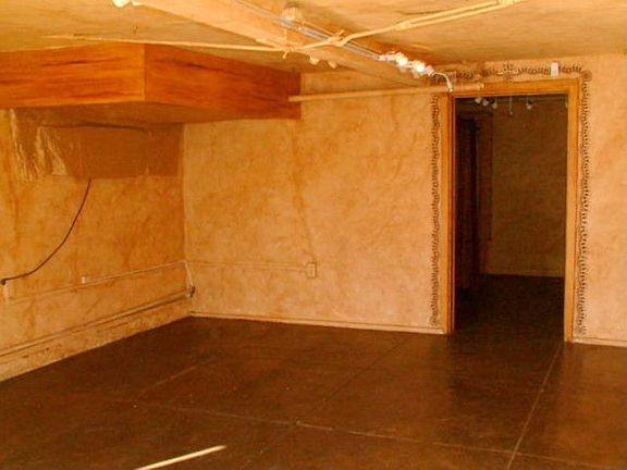 Front Rm Entrance To 2nd Rm