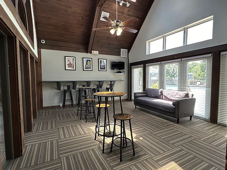 The Summit Apartments — Photo 10