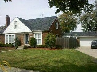 15501 E Jefferson Ave, Grosse Pointe Park, MI 48230