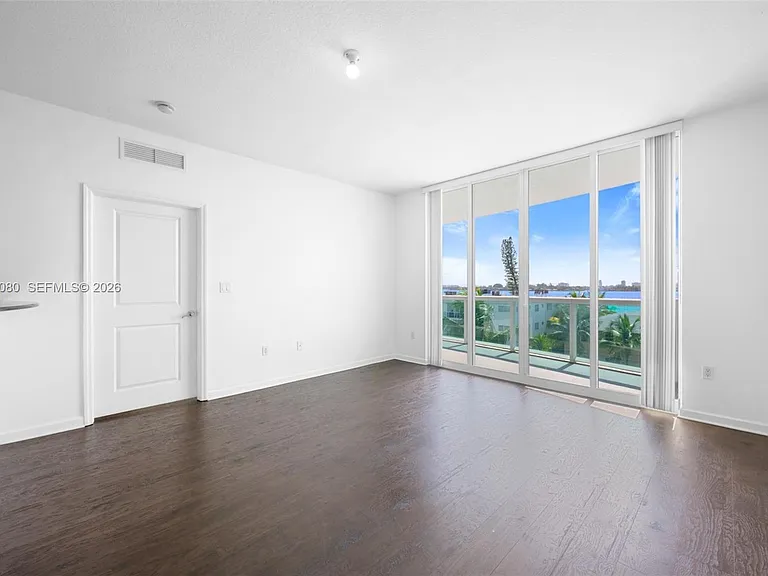 7910 Harbor Island Dr #402 — Photo 4