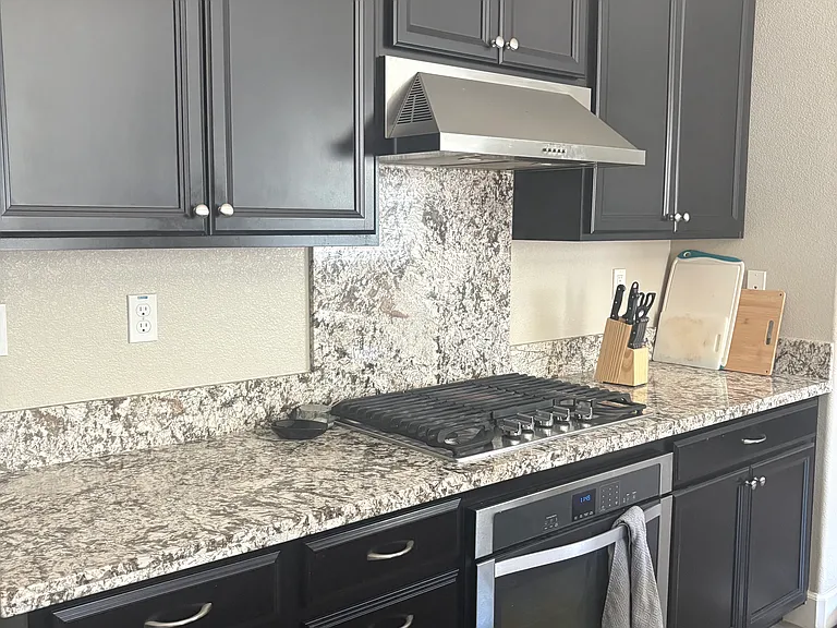 Gas range and oven
