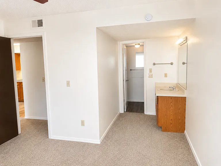Woodside Village Apartments — Photo 32