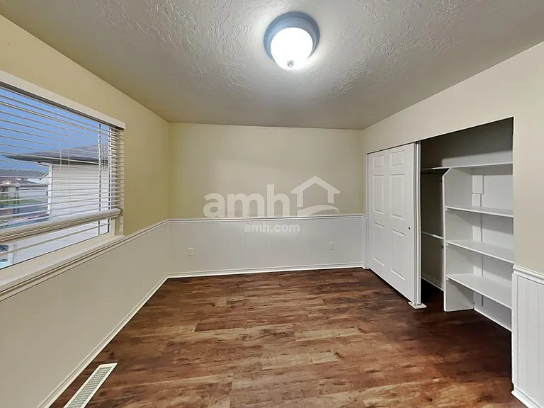 1015 W Westbury Ct — Photo 18