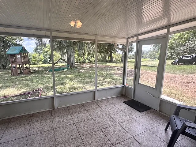 12584 Wedgefield Dr — Photo 14
