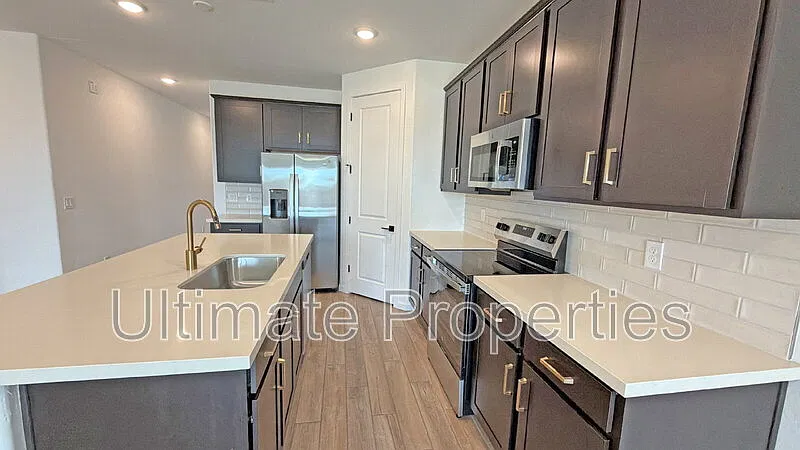 4 bed, 3.0 bath, 2075 sqft, $2,295 — Photo 2