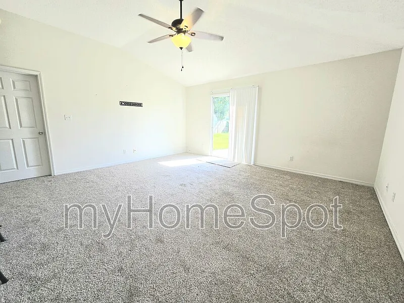 3 bed, 2.0 bath, 1500 sqft, $1,950 — Photo 3