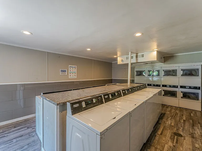 South Crest Apartments: All Bills Paid -Dazzling Dallas Apartments in Quiet Area! — Photo 103