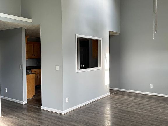 4th image of 758 McClain Dr