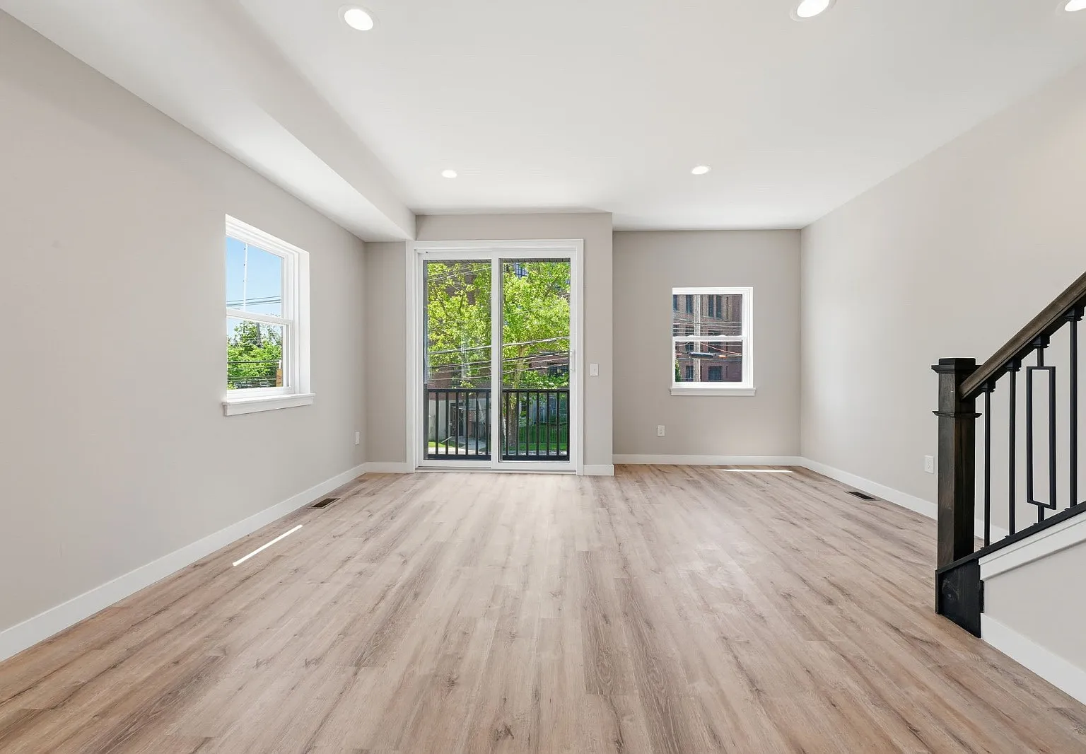 3 bed, 3.5 bath, 1932 sqft, $2,850 — Photo 3