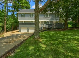 301 McCaffrey Dr, Coraopolis, PA 15108