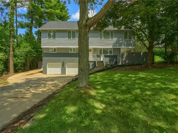 301 McCaffrey Dr, Coraopolis, PA 15108