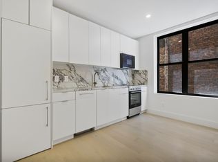 301 W 22nd St #26A, New York, NY 10011