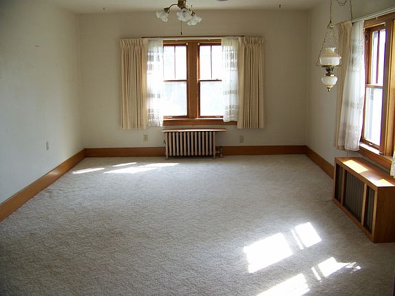 3rd image of 528 Shelton St