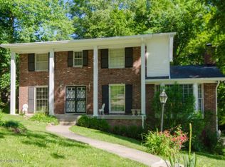 1219 Constitution Dr, Louisville, KY 40214