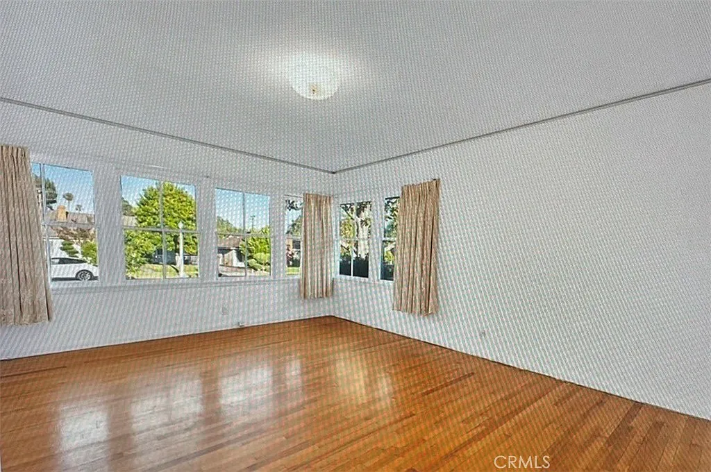 4 bed, 2546 sqft, $6,900 — Photo 3