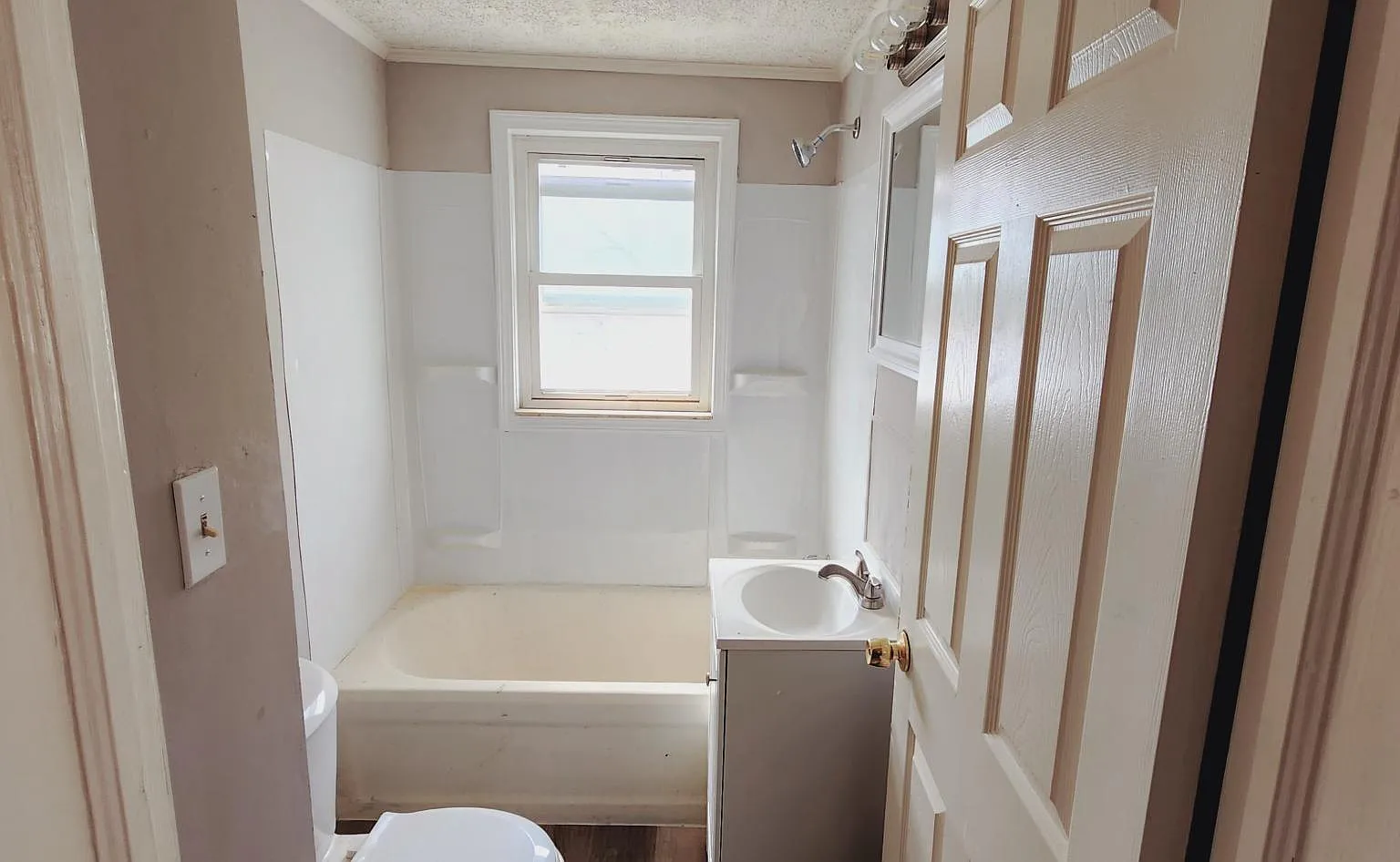 2 bed, 1000 sqft, $1,349 — Photo 4