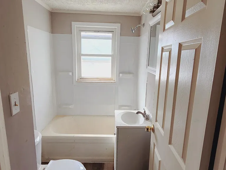 26139 Hanover St — Photo 4