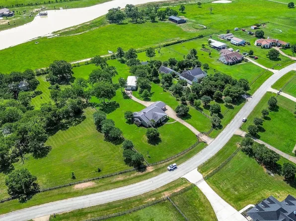 27644 Spring Hill Rd, Hempstead, TX 77445