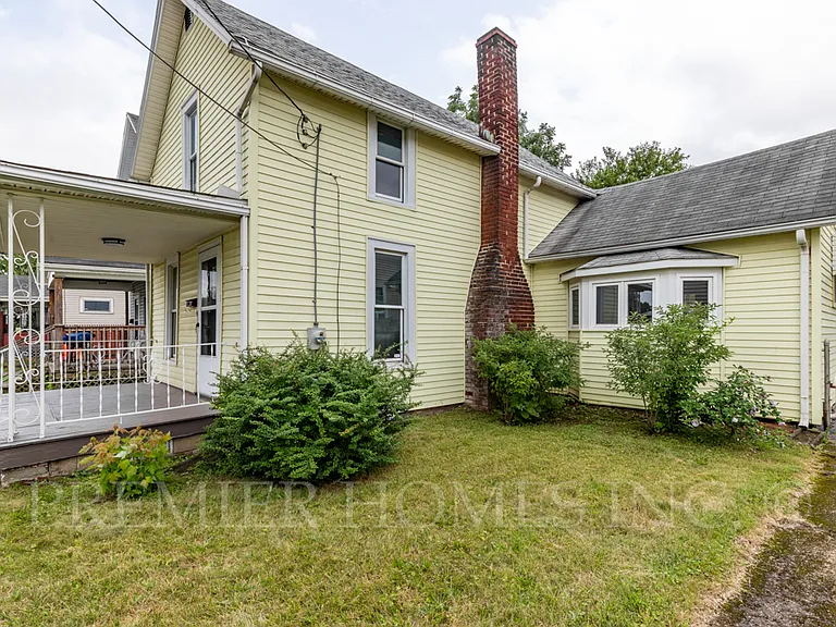 908 7th St NE — Photo 1