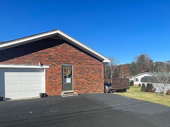 Garage& Side Door to Kitchen