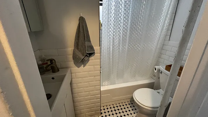 Rented by HOLTON REAL ESTATE INC. | media 18