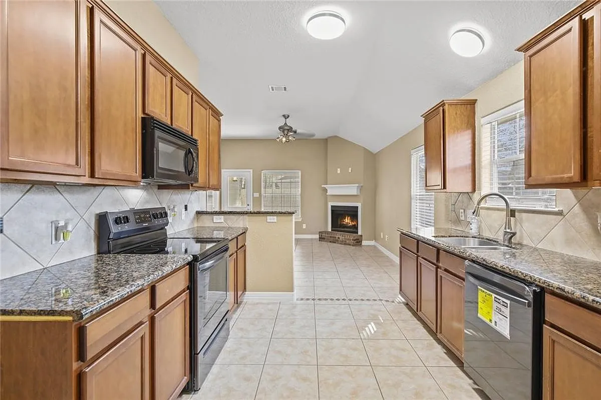 Building Photo - 3818 Springcrest