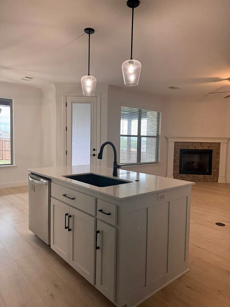 Home for Rent in Desirable Chaffee Crossing — Photo 3