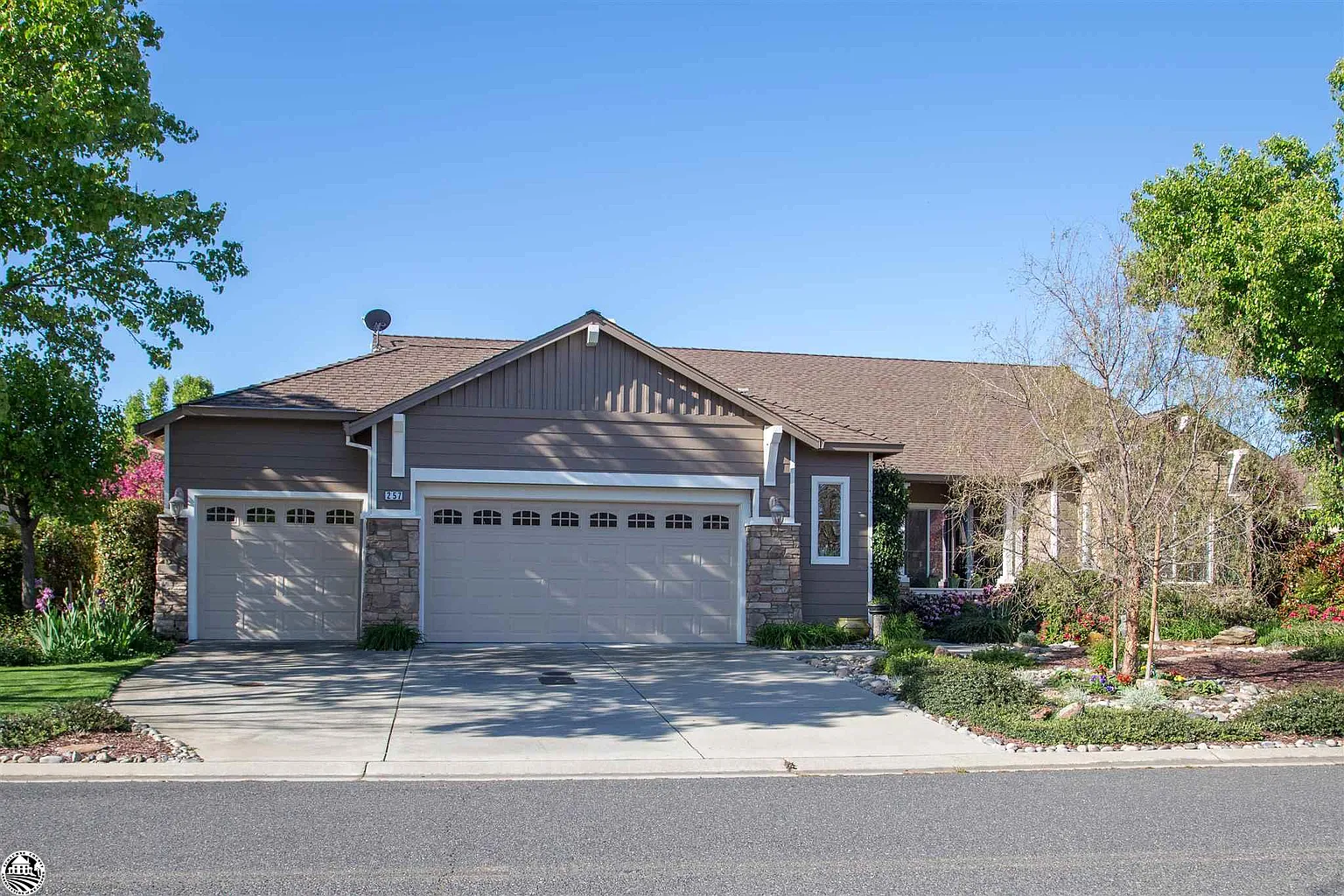 257 Rock Ridge Ln photo 1