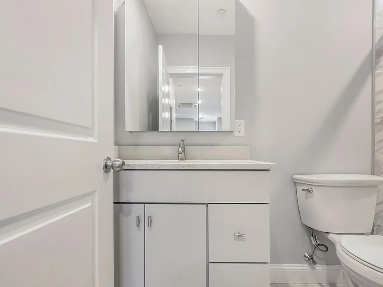 276-282 Hanover St #15 — Photo 8