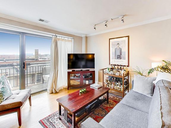 2nd image of 4144 N Sheridan Rd APT 506