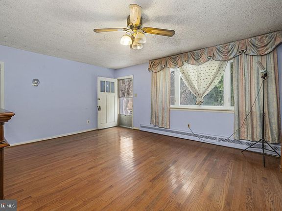 5th image of 1016 W Boot Rd