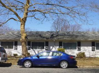 91 Feller Dr, Central Islip, NY 11722
