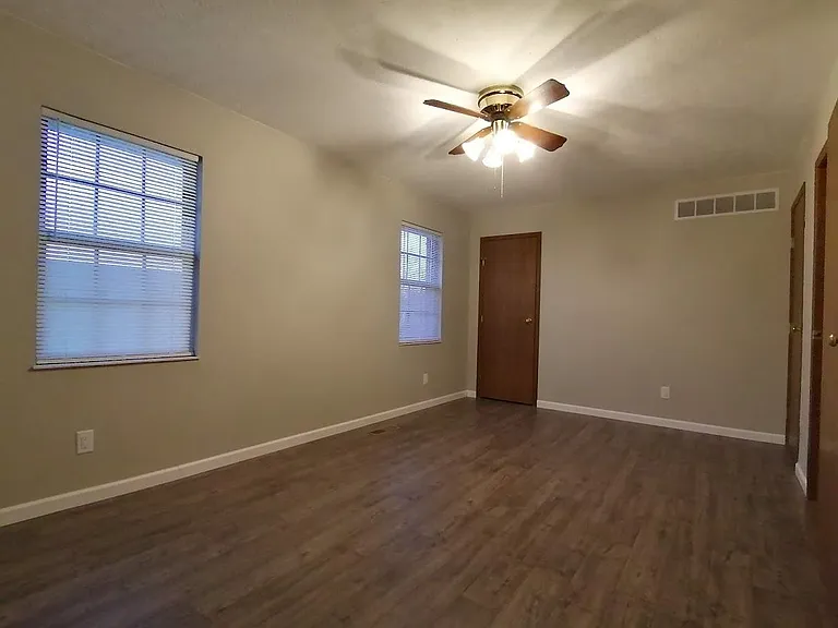 3812 Mack Rd #R — Photo 10