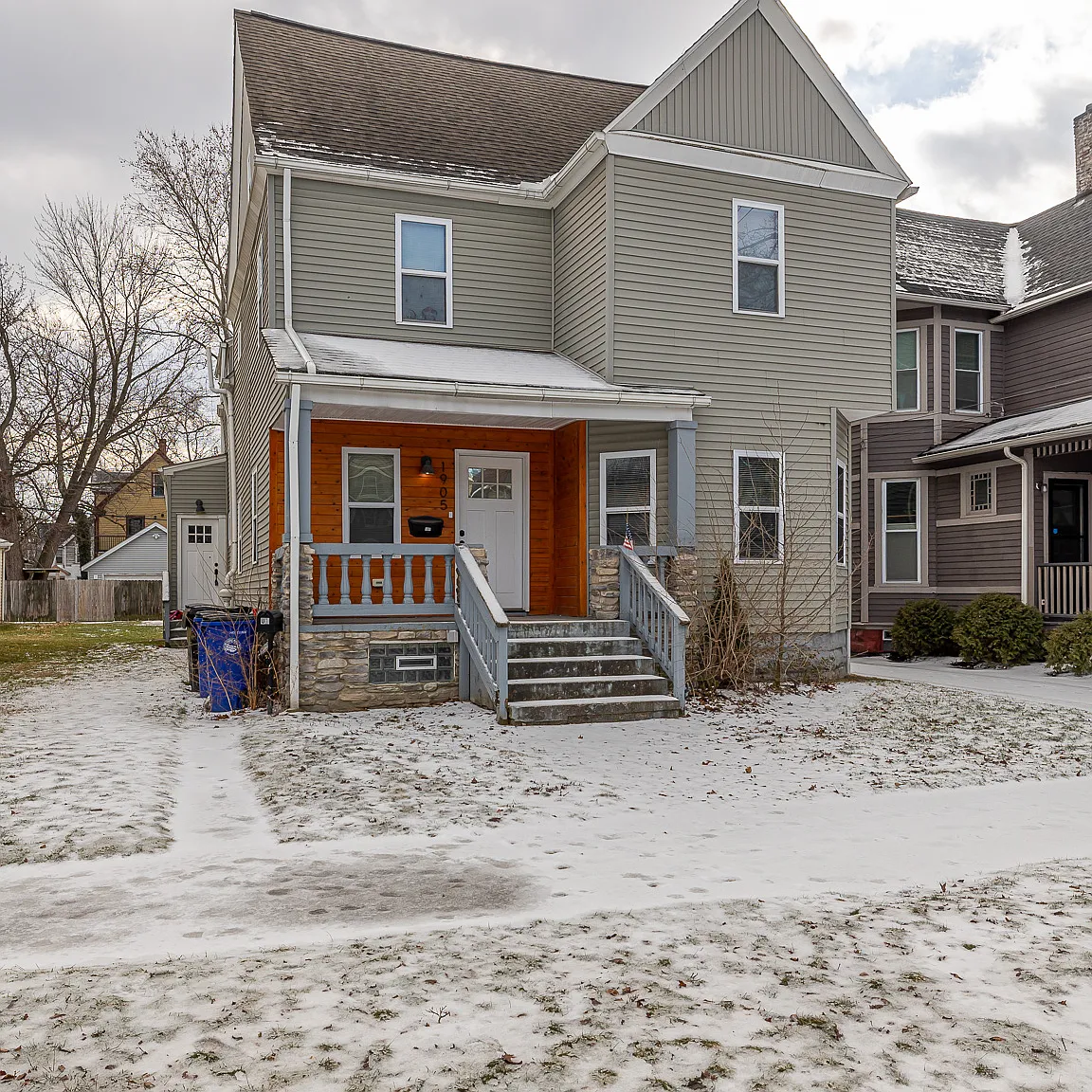 Fully Updated Cleveland Duplex — Photo 2