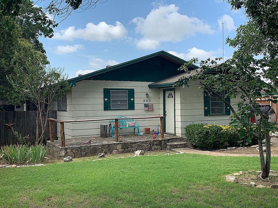 1st image of 203 Bluebonnet Dr