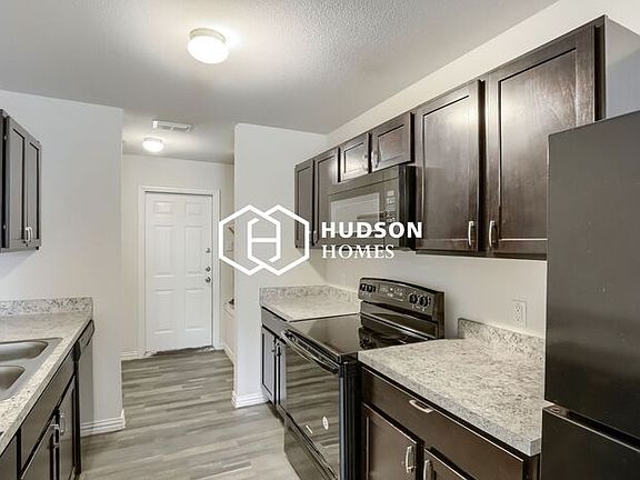 5th image of 2214 Henry St